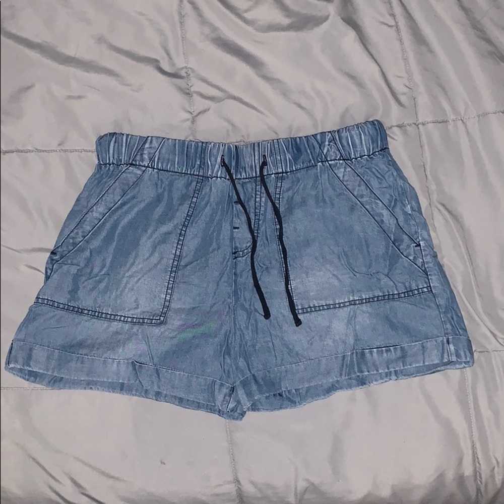 Elastic Waistband Shorts